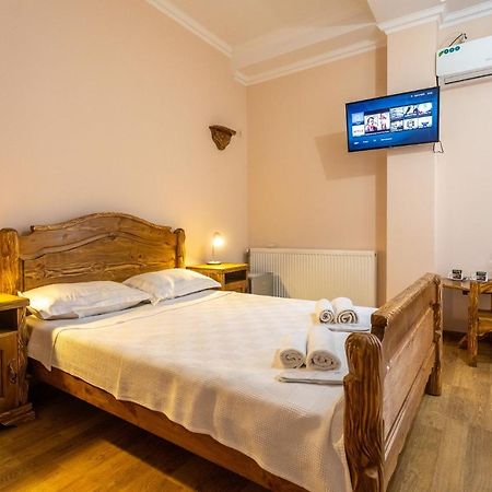 Hotel Phasis Кутаиси Екстериор снимка