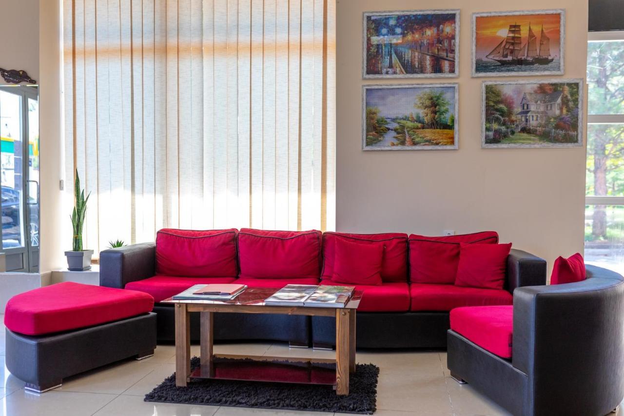 Hotel Phasis Кутаиси Екстериор снимка