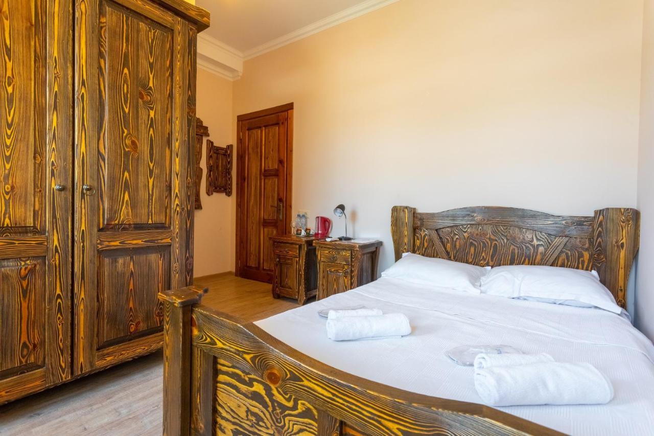 Hotel Phasis Кутаиси Екстериор снимка