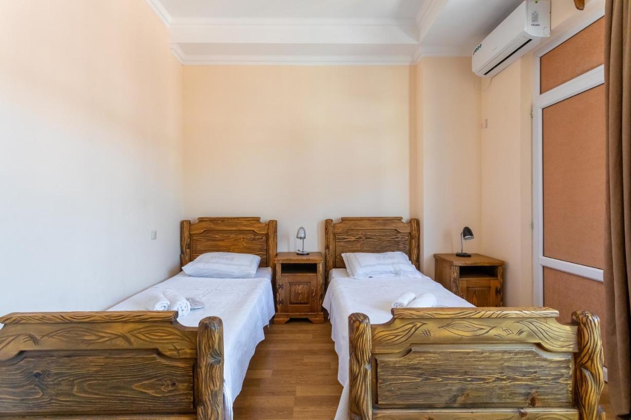 Hotel Phasis Кутаиси Екстериор снимка