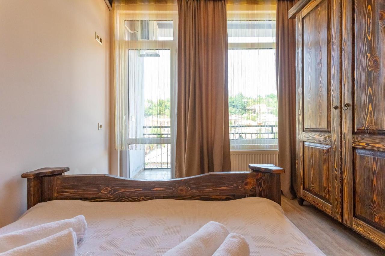 Hotel Phasis Кутаиси Екстериор снимка