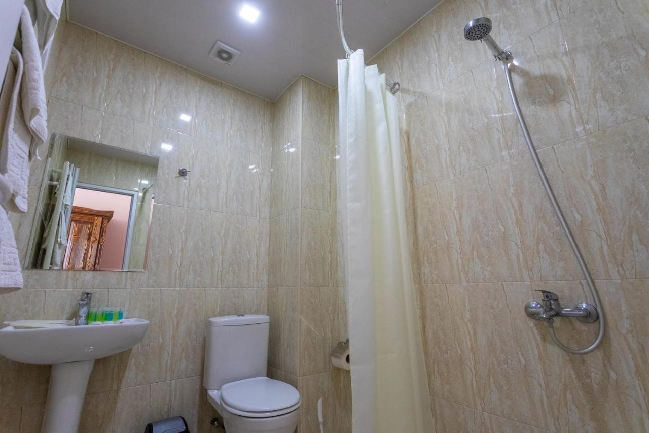 Hotel Phasis Кутаиси Екстериор снимка