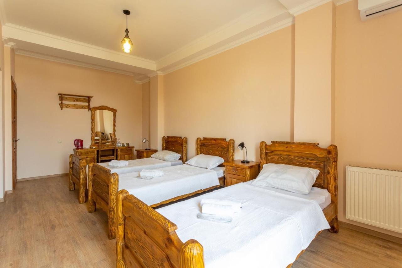 Hotel Phasis Кутаиси Екстериор снимка