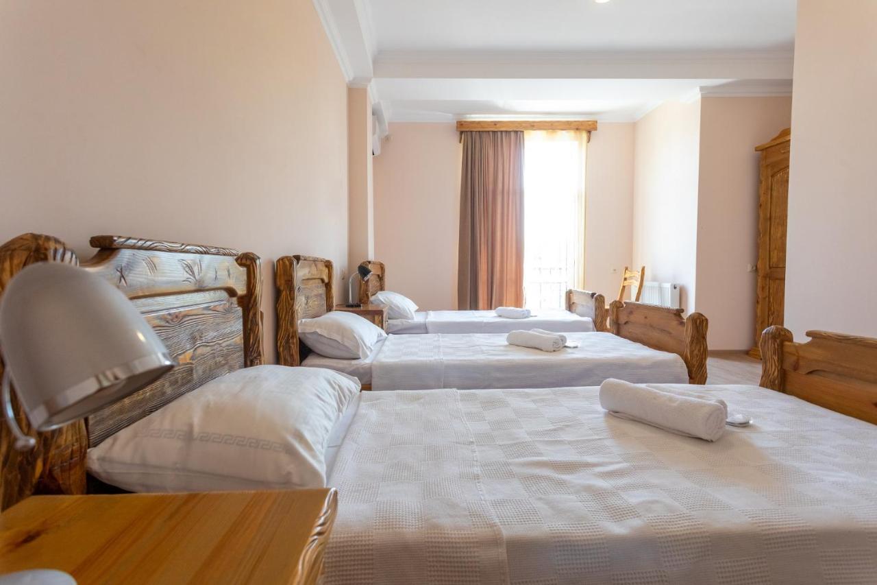 Hotel Phasis Кутаиси Екстериор снимка