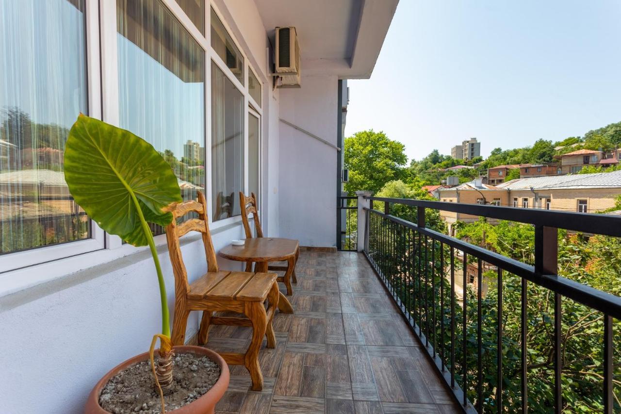 Hotel Phasis Кутаиси Екстериор снимка