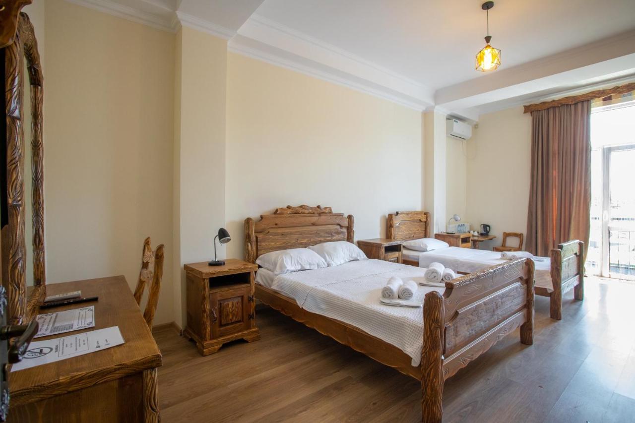 Hotel Phasis Кутаиси Екстериор снимка