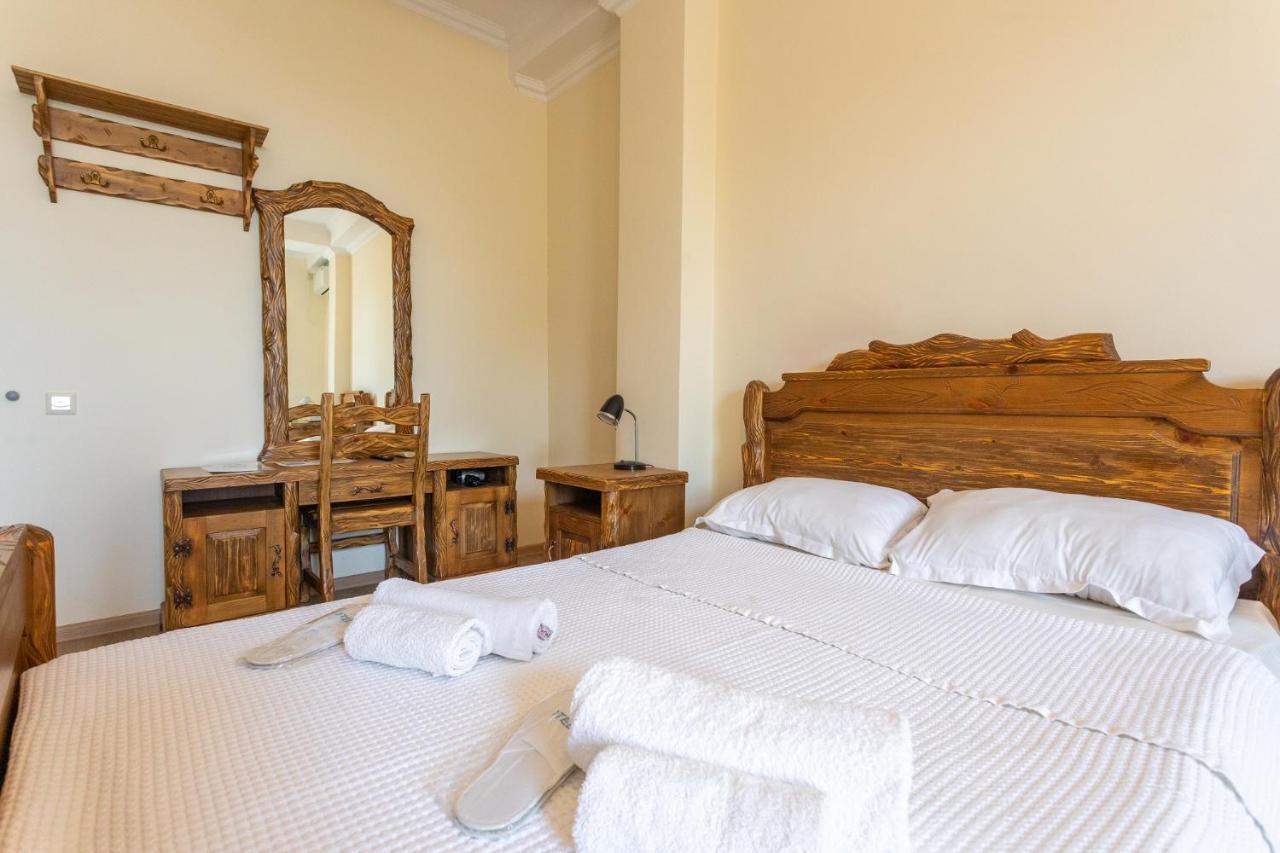 Hotel Phasis Кутаиси Екстериор снимка