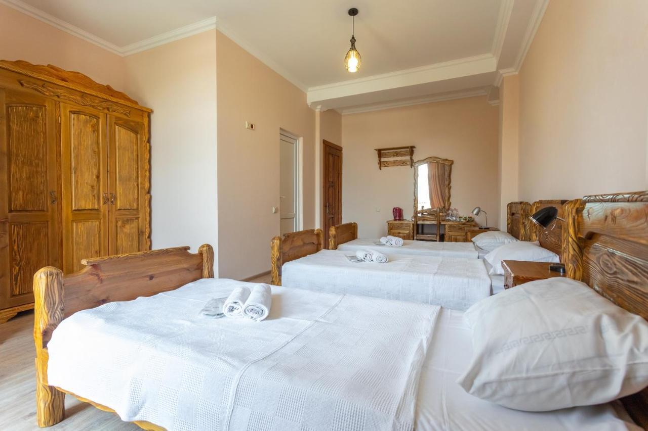 Hotel Phasis Кутаиси Екстериор снимка