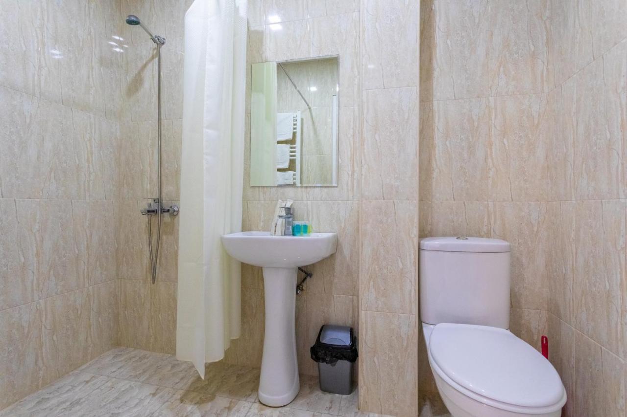 Hotel Phasis Кутаиси Екстериор снимка