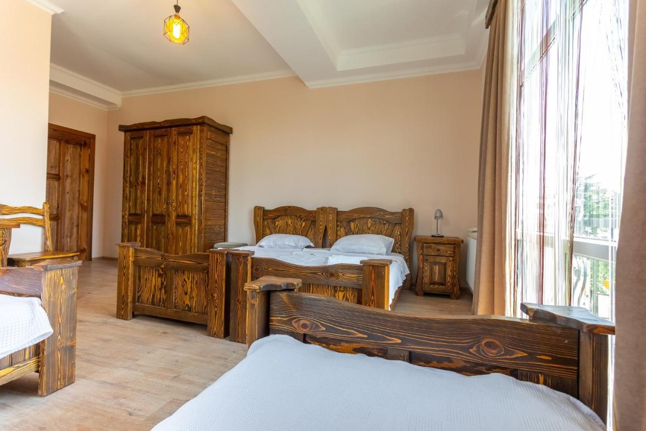 Hotel Phasis Кутаиси Екстериор снимка