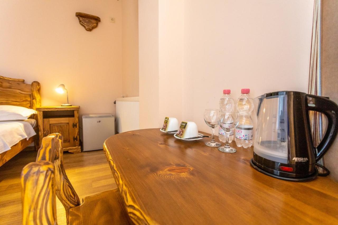Hotel Phasis Кутаиси Екстериор снимка