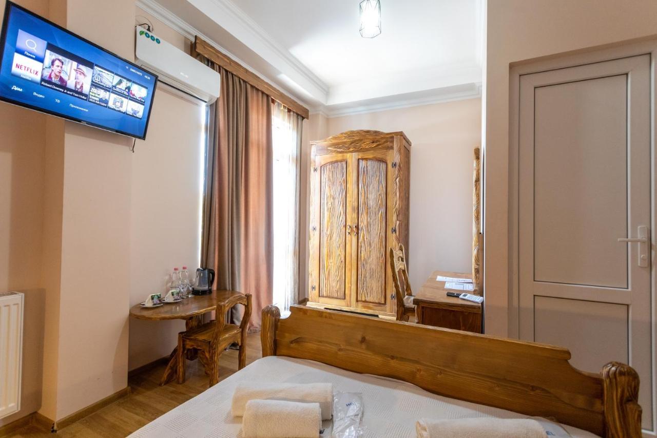 Hotel Phasis Кутаиси Екстериор снимка