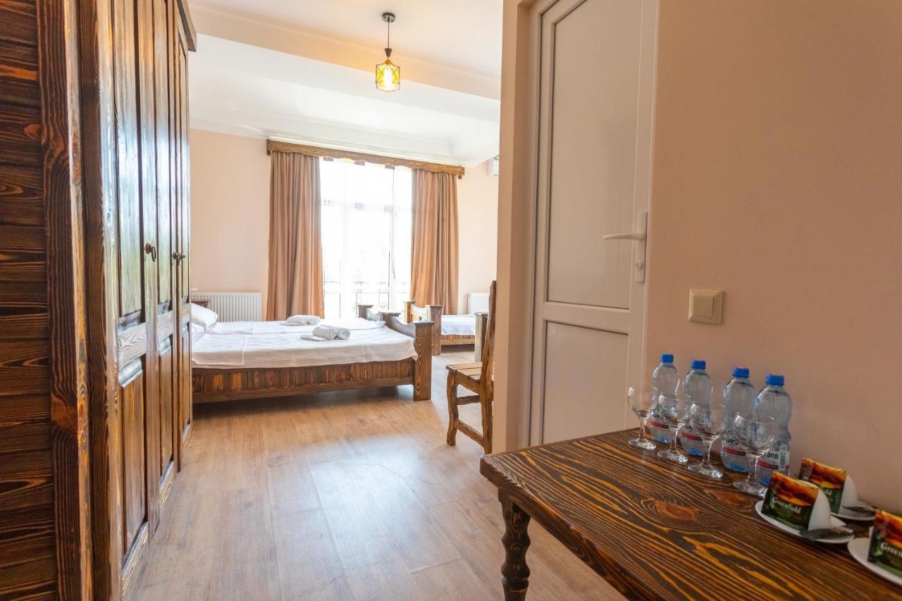 Hotel Phasis Кутаиси Екстериор снимка