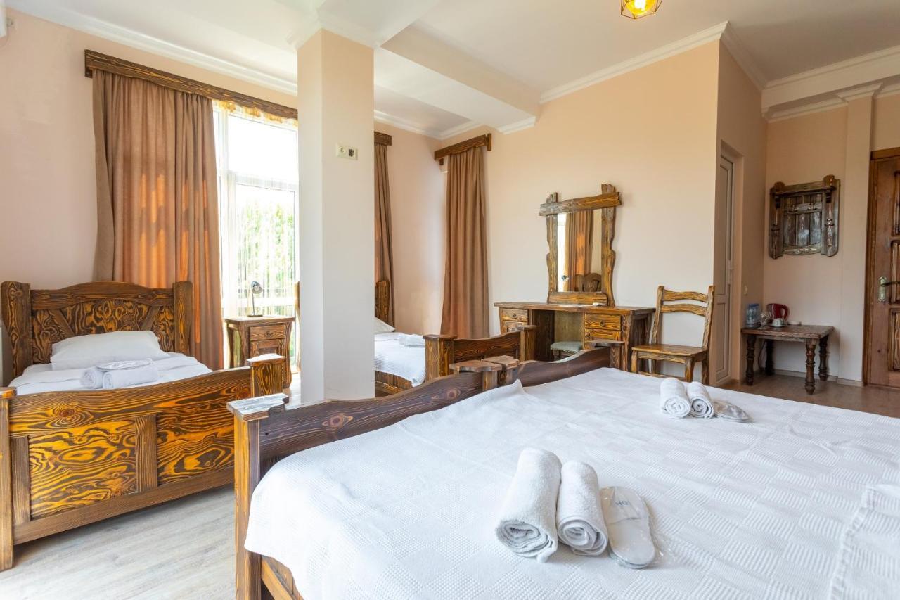 Hotel Phasis Кутаиси Екстериор снимка