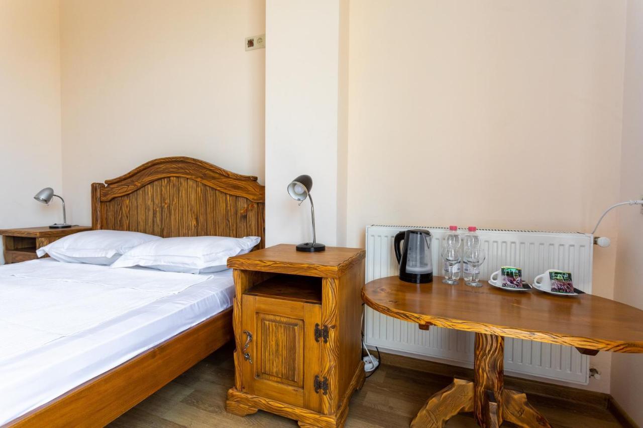Hotel Phasis Кутаиси Екстериор снимка