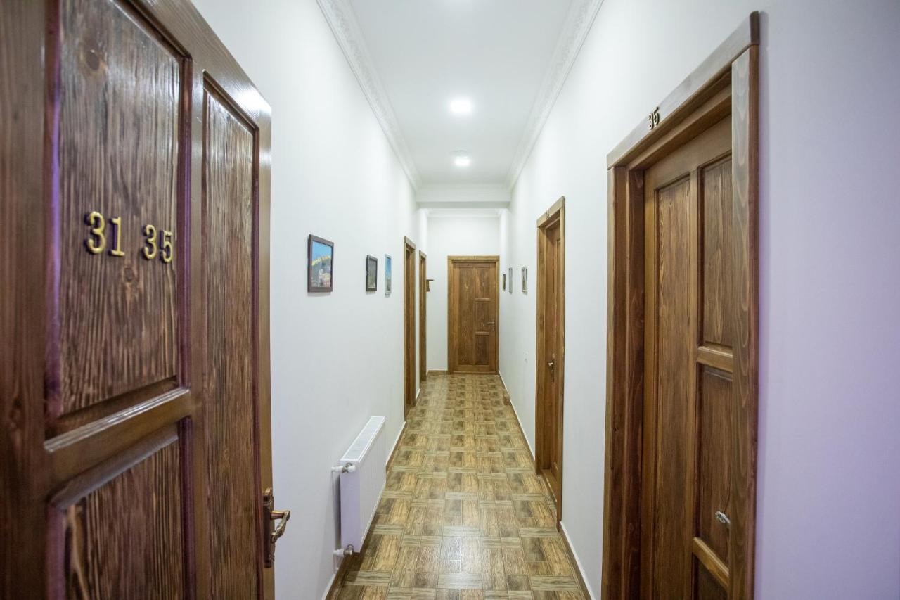 Hotel Phasis Кутаиси Екстериор снимка