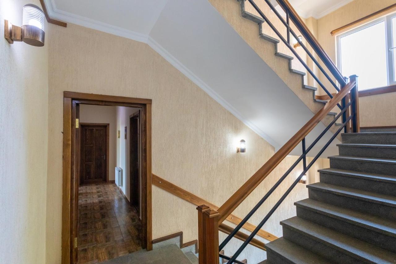 Hotel Phasis Кутаиси Екстериор снимка