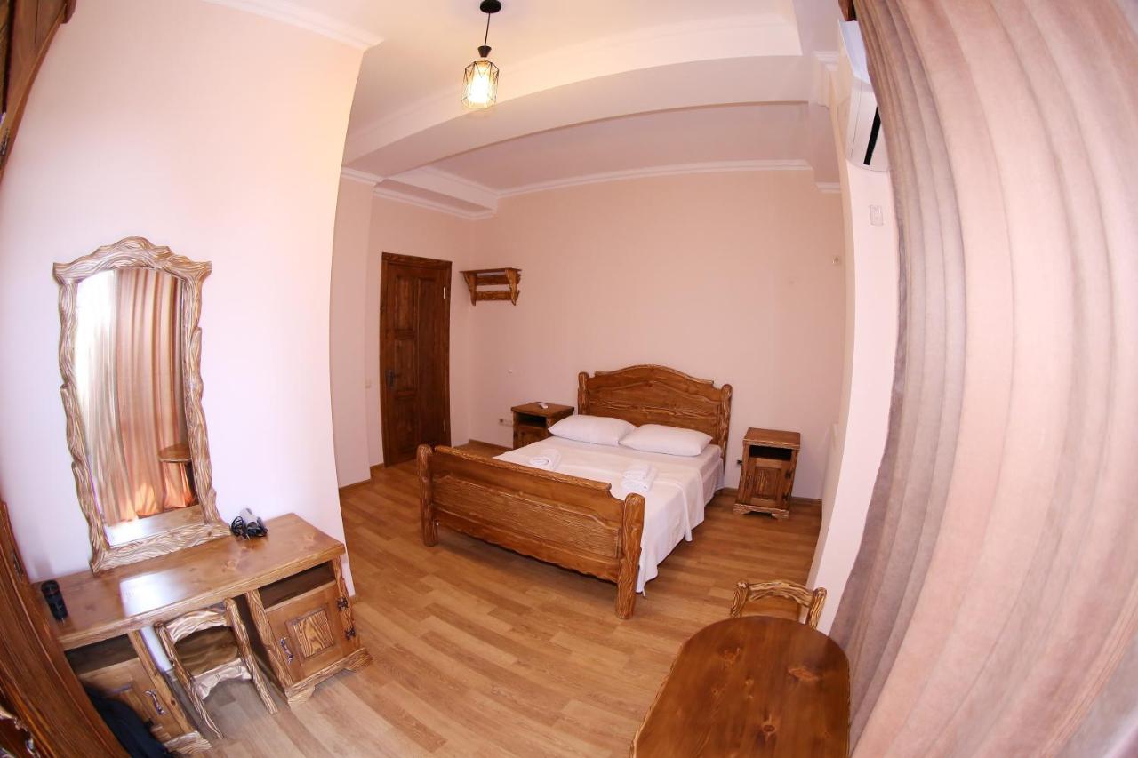 Hotel Phasis Кутаиси Екстериор снимка