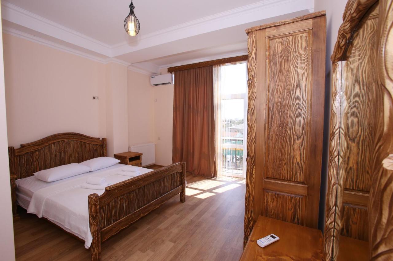 Hotel Phasis Кутаиси Екстериор снимка